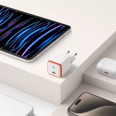 ⁨Ładowarka samochodowa Spigen EE301EU Arcstation Essential Charger 30W White⁩ w sklepie Wasserman.eu