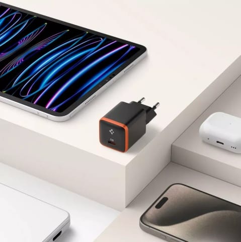 ⁨Ładowarka samochodowa Spigen EE301EU Arcstation Essential Charger 30W Black⁩ w sklepie Wasserman.eu