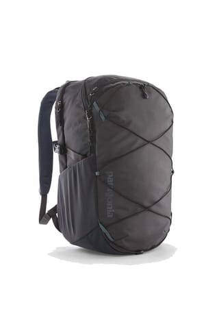 ⁨Plecak refugio daypack 30l-smolder blue PATAGONIA⁩ w sklepie Wasserman.eu