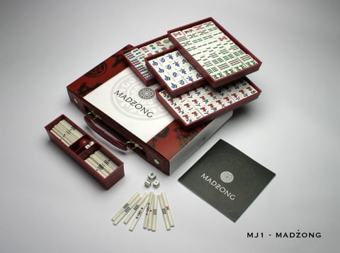 ⁨Mad ong (Mahjong) in a suitcase⁩ at Wasserman.eu