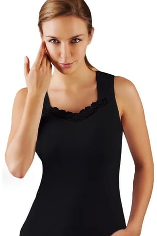 ⁨KOSZULKA EMILI THEA CZA (kolor czarny, rozmiar M)⁩ w sklepie Wasserman.eu