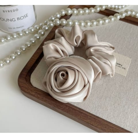 ⁨Gumka frotka z różą kremowa na plakietce GUM163K⁩ w sklepie Wasserman.eu