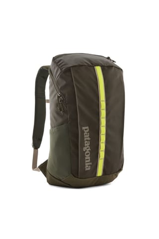 ⁨Backpack black hole pack 25l-pine needle green PATAGONIA⁩ at Wasserman.eu