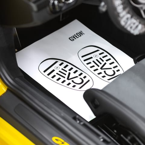⁨GYEON Q2M FloorMat 25szt. - papierowe dywaniki ochronne⁩ w sklepie Wasserman.eu