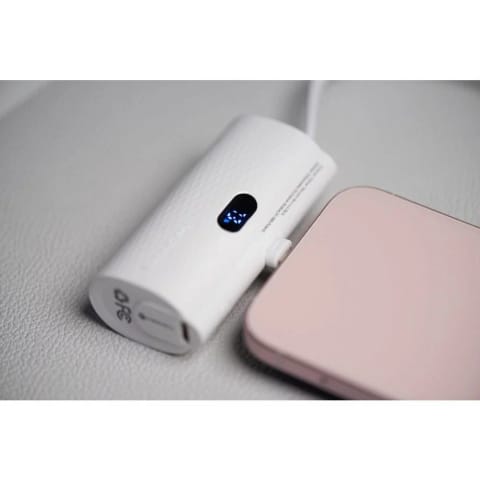 ⁨FORCELL F-ENERGY Power Plug F5K3 Powerbank z Wbudowanym Złączem Lightning PD 20W 5000 mAh Biały⁩ w sklepie Wasserman.eu