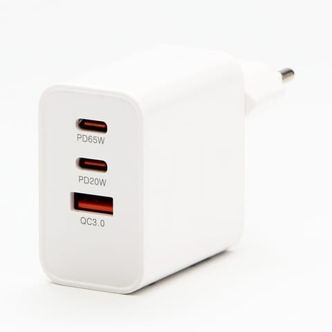 ⁨Powerton Zasilacz / sieciowy adapter 65W, 3 porty, USB-C, USB-A, 65W GaN Charger⁩ w sklepie Wasserman.eu