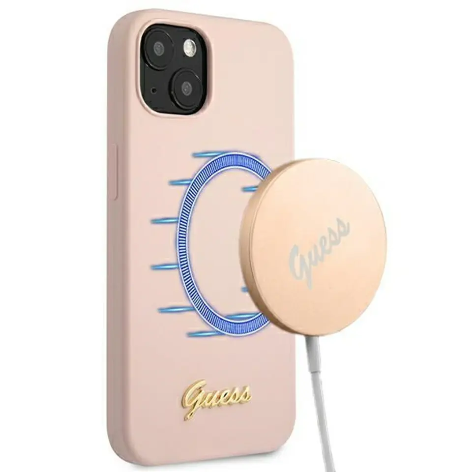 ⁨Guess GUHMP13MLSLMGLP iPhone 13 6.1" light pink hardcase Silicone Script Gold Logo Magsafe⁩ at Wasserman.eu