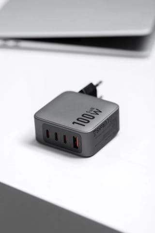 ⁨Ładowarka sieciowa Forcell GaN 100W 3xUSB-C 1xUSB-A PD QC SFC⁩ w sklepie Wasserman.eu