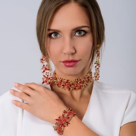 ⁨Bransoletka z kwiatowym wzorem z kryształkami z kolekcji Blossom (B24/JES/02/3AU)⁩ w sklepie Wasserman.eu