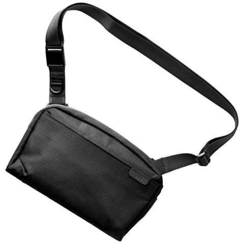 ⁨Torba UNIQ Arden Sling 2L czarny⁩ w sklepie Wasserman.eu