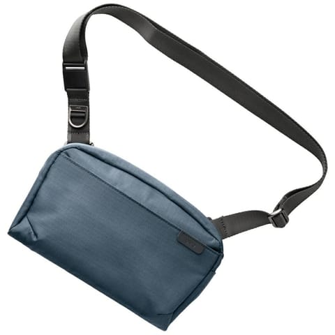 ⁨Torba UNIQ Arden Sling 2L niebieski⁩ w sklepie Wasserman.eu