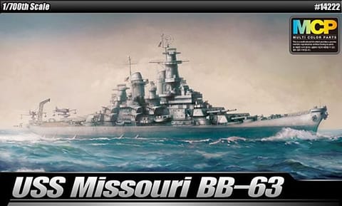⁨Plastic model BB-63 USS Missouri⁩ at Wasserman.eu