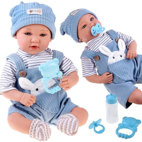 ⁨Lalka BOBAS interaktywna 46cm - w niebieskich spodenkach + akcesoria ZA5835⁩ w sklepie Wasserman.eu