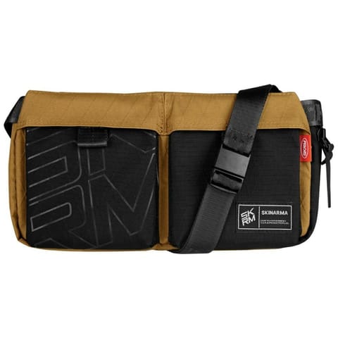 ⁨Torebka Crossbody Skinarma Jager brązowy⁩ w sklepie Wasserman.eu