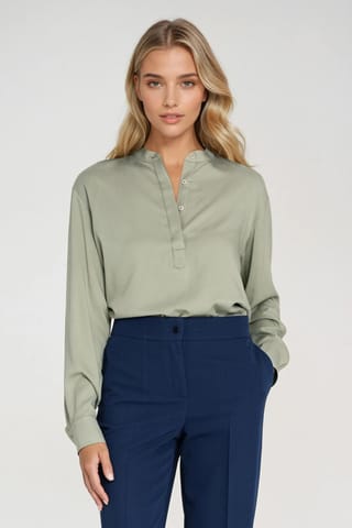 ⁨Wiskozowa bluzka polo ze stójką - pistacjowy - B194 (kolor pistacjowy, rozmiar 42)⁩ w sklepie Wasserman.eu