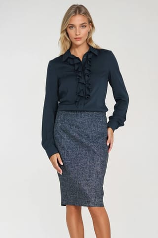 ⁨Wiskozowa bluzka z żabotem - granat - B202 (kolor granat, rozmiar 42)⁩ w sklepie Wasserman.eu