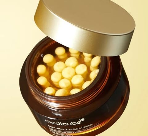 ⁨MEDICUBE Deep Vita C Capsule Krem z kapsułkami 55 g⁩ w sklepie Wasserman.eu