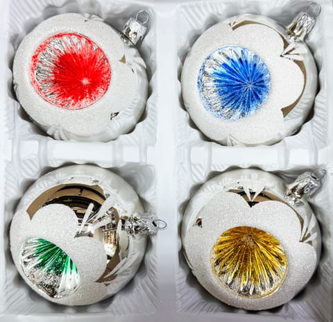 ⁨Bombki szklane 10cm reflektor 4 szt Ręcznie zdobione produkt PL (kolorowe)⁩ w sklepie Wasserman.eu