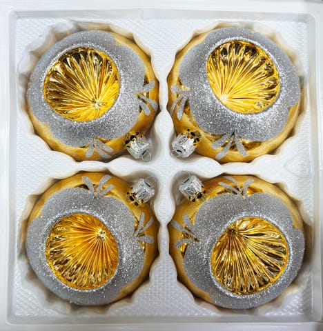 ⁨Bombki szklane 10cm reflektor 4 szt Ręcznie zdobione produkt PL (złoty)⁩ w sklepie Wasserman.eu