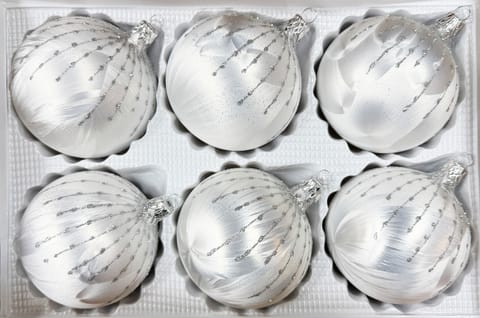 ⁨Bombki szklane 8cm 6 sztuk Ręcznie zdobione. Produkt polski (biały)⁩ w sklepie Wasserman.eu