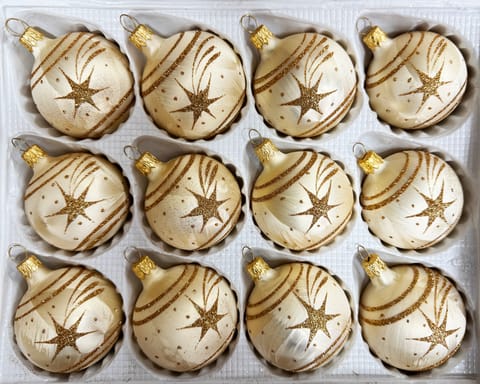 ⁨Bombki szklane 6cm 12 sztuk Ręcznie zdobione. Produkt polski (złoty)⁩ w sklepie Wasserman.eu