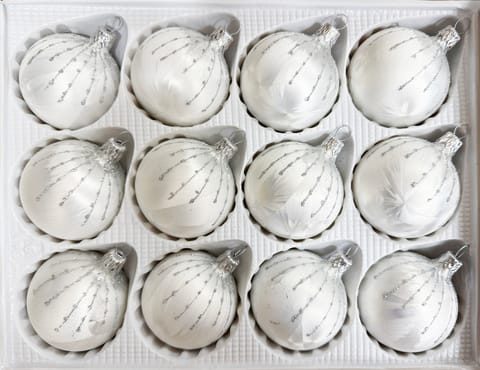 ⁨Bombki szklane 6cm 12 sztuk Ręcznie zdobione. Produkt polski (biały)⁩ w sklepie Wasserman.eu