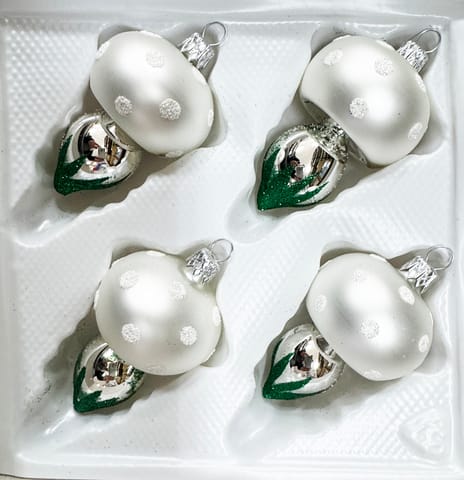 ⁨Bombki szklane grzybki 4 sztuki Ręcznie zdobione. Produkt polski (biały)⁩ w sklepie Wasserman.eu