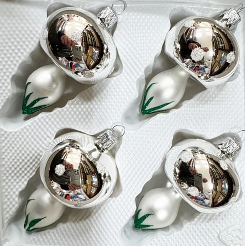 ⁨Bombki szklane grzybki 4 sztuki Ręcznie zdobione. Produkt polski (białe)⁩ w sklepie Wasserman.eu