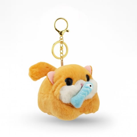 ⁨Brelok do kluczy - Kot łapiący rybę z kręconym ogonkiem, kremowy BRL398K⁩ w sklepie Wasserman.eu