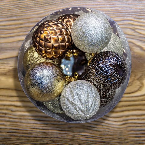 ⁨BOMBKA DEKORACYJNA PLASTIKOWA 6CM SET 35 SZT AMBER⁩ w sklepie Wasserman.eu