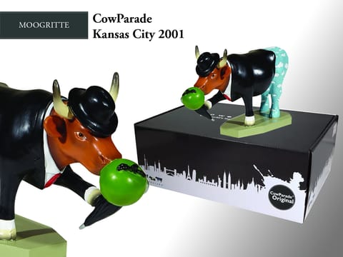 ⁨CowParade Event in Kansas City in 2001, Moogritte, autor: Linda Jayne Schmer⁩ w sklepie Wasserman.eu