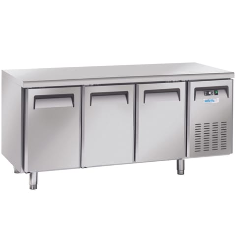 ⁨Stół chłodniczy 3-drzwiowy z agregatem bocznym GN 1/1 400 l 350 W⁩ w sklepie Wasserman.eu