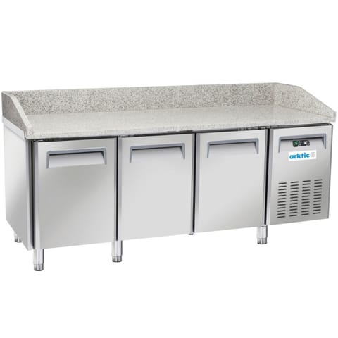 ⁨Stół chłodniczy do pizzy z granitowym blatem rantem 3-drzwiowy 186 l 450 W⁩ w sklepie Wasserman.eu
