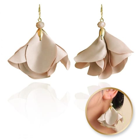 ⁨Kolczyki wiszące, efektowne materiałowe kwiaty, koraliki K1703⁩ w sklepie Wasserman.eu