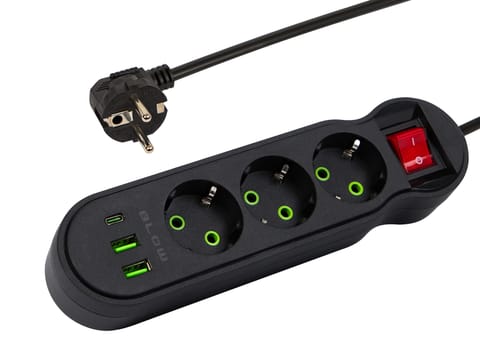 ⁨Przedłużacz sieciowy PS-340 3-Gniazda 2xUSB+USB-C 5m czarny 3x1mm⁩ w sklepie Wasserman.eu