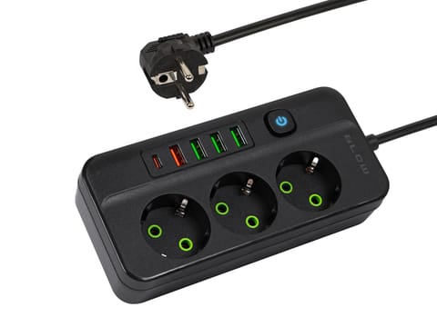 ⁨Przedłużacz sieciowy PS-350Z 3-Gniazda 4xUSB+USB-PD 3m czarny 3x1mm⁩ w sklepie Wasserman.eu