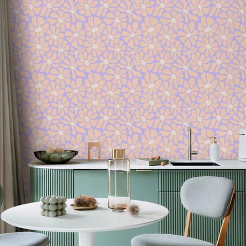 ⁨Tapeta - Urocze jasno-beżowe kwiatuszki - Drobne kwiatki z beżowymi - falującymi na wietrze płatkami na błękitnym tle (rozmiar 50x1000, wykończenie Wodoodporna)⁩ w sklepie Wasserman.eu