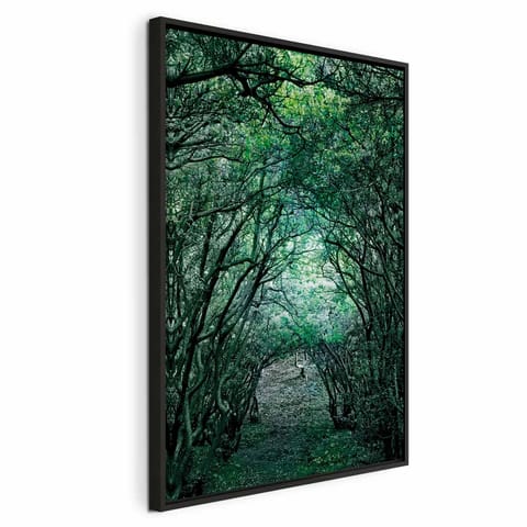 ⁨Obraz - Zielona pergola (1-częściowy) pionowy (rozmiar 40x60, wykończenie W ramie drewnianej czarnej)⁩ w sklepie Wasserman.eu