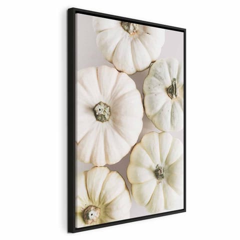 ⁨Obraz - Czas na dynie (1-częściowy) pionowy (rozmiar 80x120, wykończenie W ramie drewnianej czarnej)⁩ w sklepie Wasserman.eu