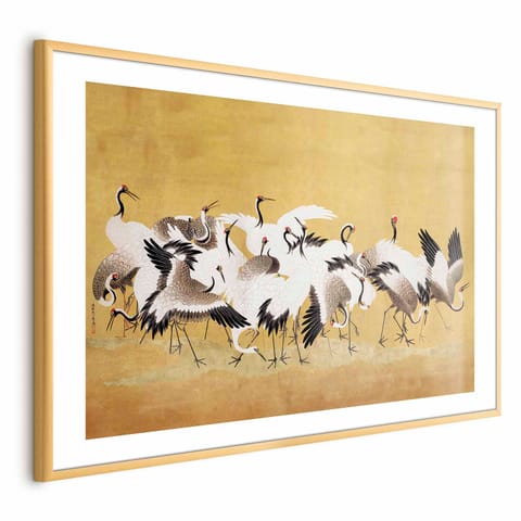 ⁨Plakat - Japońskie żurawie - stado ptaków na tle w odcieniu złota na podstawie obrazu Ishida Yūtei (rozmiar 90x60, wykończenie Rama złota z marginesem)⁩ w sklepie Wasserman.eu