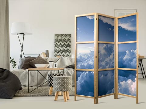 ⁨Parawan japoński - Podniebne pejzaże: Promienie oświetlające puchowe formacje chmur (rozmiar 135x172, wykończenie )⁩ w sklepie Wasserman.eu