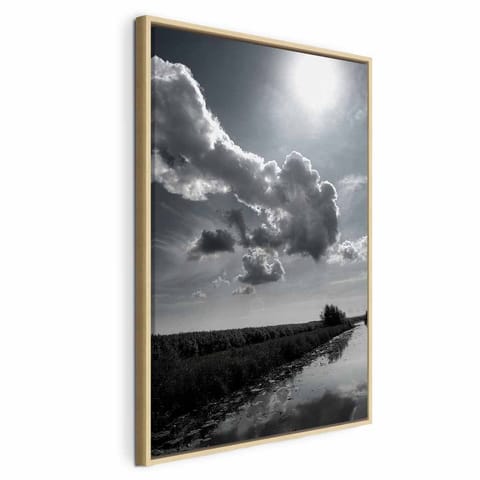 ⁨Obraz - Słońce nad chmurami (1-częściowy) - odbicie nieba w wodzie na polu (rozmiar 80x120, wykończenie W ramie drewnianej naturalnej)⁩ w sklepie Wasserman.eu