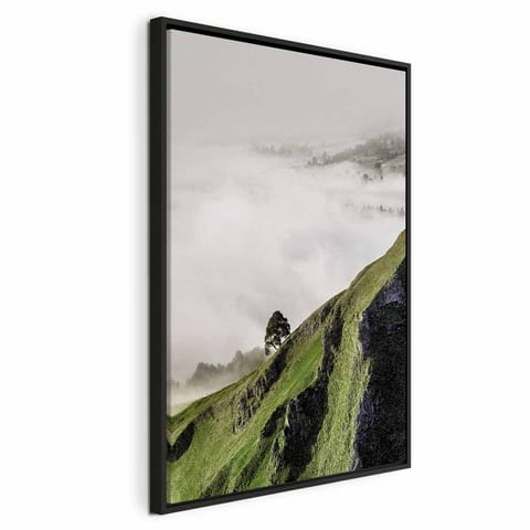 ⁨Obraz - Drzewo nad chmurami (1-częściowy) pionowy (rozmiar 40x60, wykończenie W ramie drewnianej czarnej)⁩ w sklepie Wasserman.eu