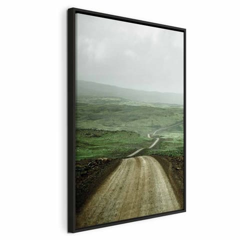 ⁨Obraz - Droga przez równiny (1-częściowy) pionowy (rozmiar 60x90, wykończenie W ramie drewnianej czarnej)⁩ w sklepie Wasserman.eu