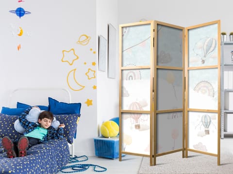 ⁨Parawan japoński - Balony na niebie - Balony w pastelowych barwach latające po zachmurzonym niebie - wśród tęczy i gwiazd (rozmiar 135x172, wykończenie )⁩ w sklepie Wasserman.eu