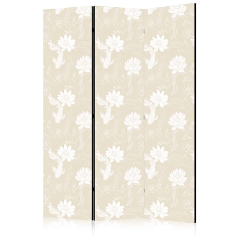 ⁨Parawan - Ryby i lilie wodne - Jasne orientalne ryby pływające pośród kwiatów wodnych na delikatnym piaskowo-beżowym tle (rozmiar 135x172, wykończenie Akustyczny)⁩ w sklepie Wasserman.eu