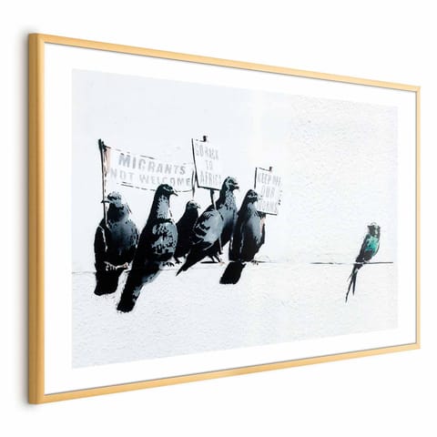 ⁨Plakat - Ksenofobiczne gołębie (rozmiar 90x60, wykończenie Rama złota z marginesem)⁩ w sklepie Wasserman.eu