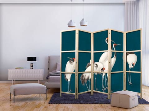 ⁨Parawan japoński - Wieczór nad stawem - grupa żurawi narysowana suchą pastelą, na ciemno-turkusowym tle (rozmiar 225x172, wykończenie )⁩ w sklepie Wasserman.eu