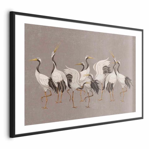 ⁨Plakat - Taniec żurawi - jasne sylwetki ptaków na ciepło-szarym tle z fakturą (rozmiar 90x60, wykończenie Rama czarna z marginesem)⁩ w sklepie Wasserman.eu