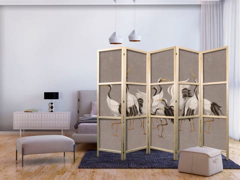 ⁨Parawan japoński - Taniec żurawi - jasne sylwetki ptaków na ciepło-szarym tle z fakturą (rozmiar 225x172, wykończenie )⁩ w sklepie Wasserman.eu